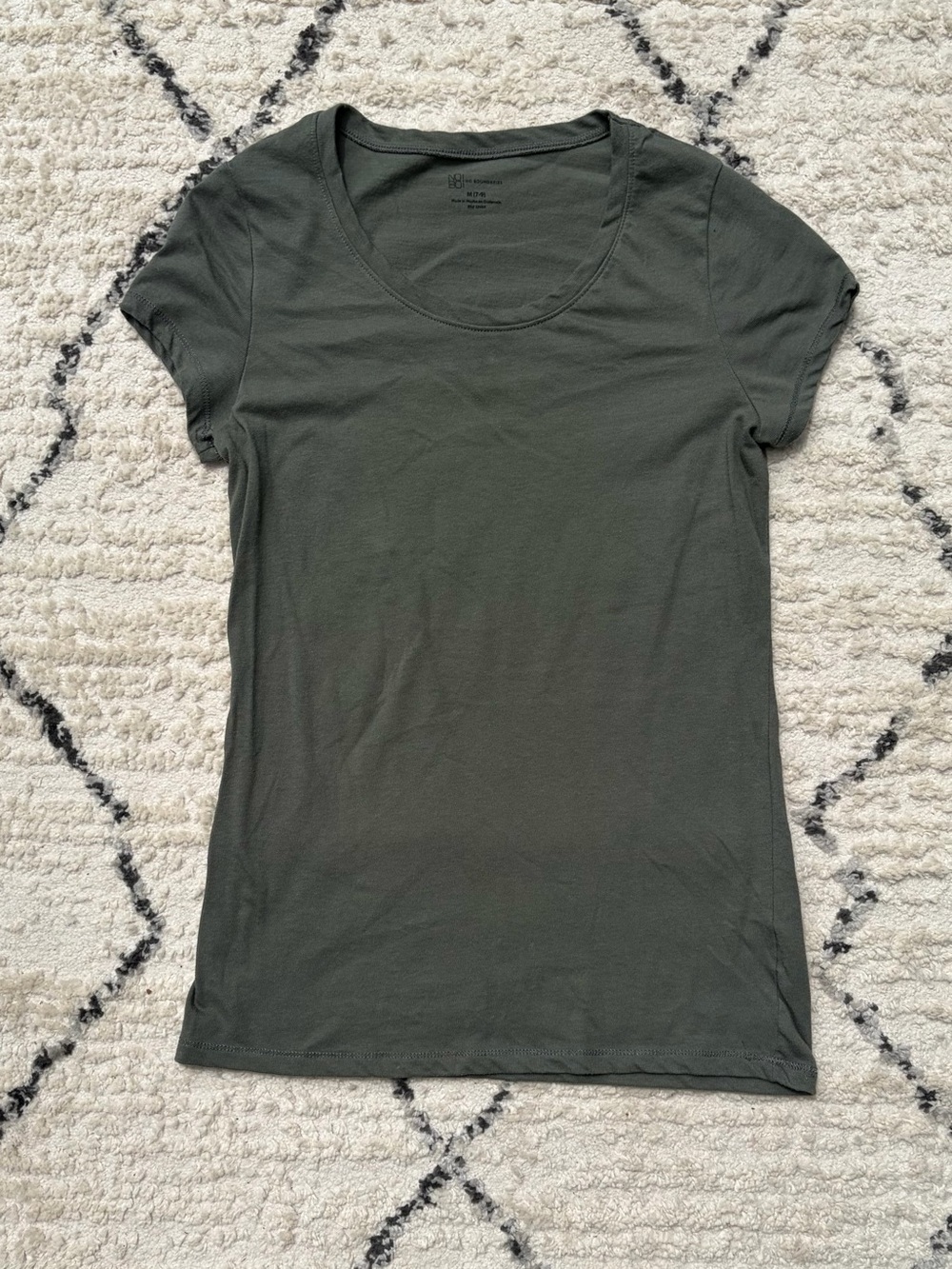 No Boundaries Olive Scoop Neck Short Sleeve Tee